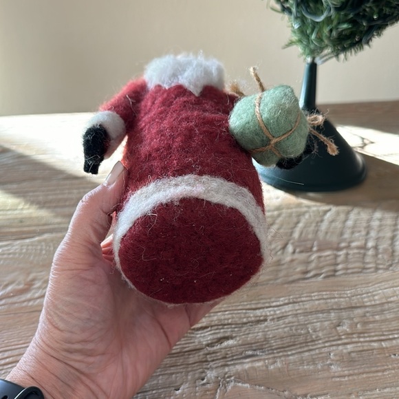 Wool Felt Santa with Black Hat & Package - Picture 5 of 10